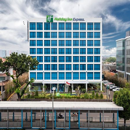 Holiday Inn Express Jakarta Matraman By Ihg Экстерьер фото
