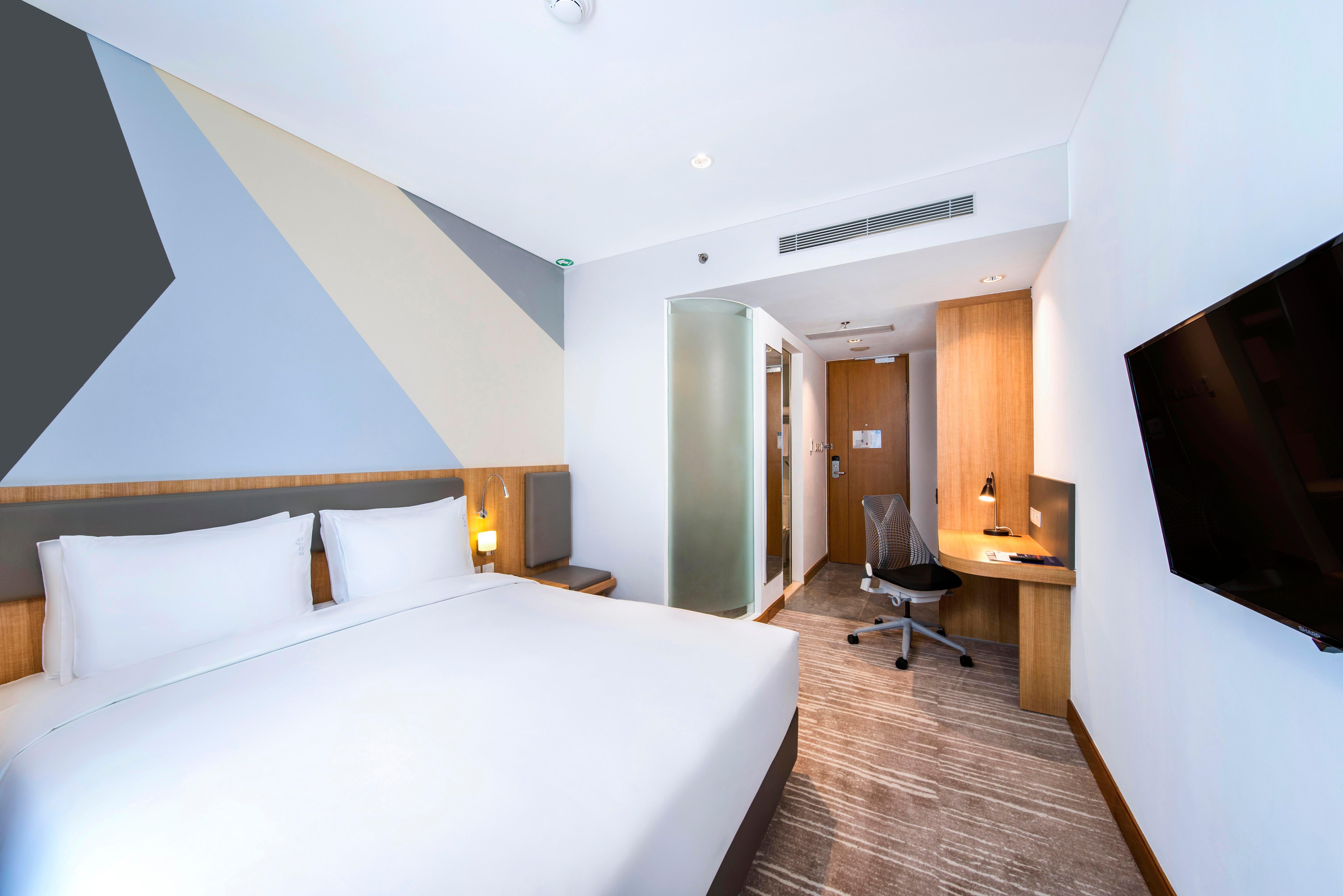 Holiday Inn Express Jakarta Matraman By Ihg Экстерьер фото