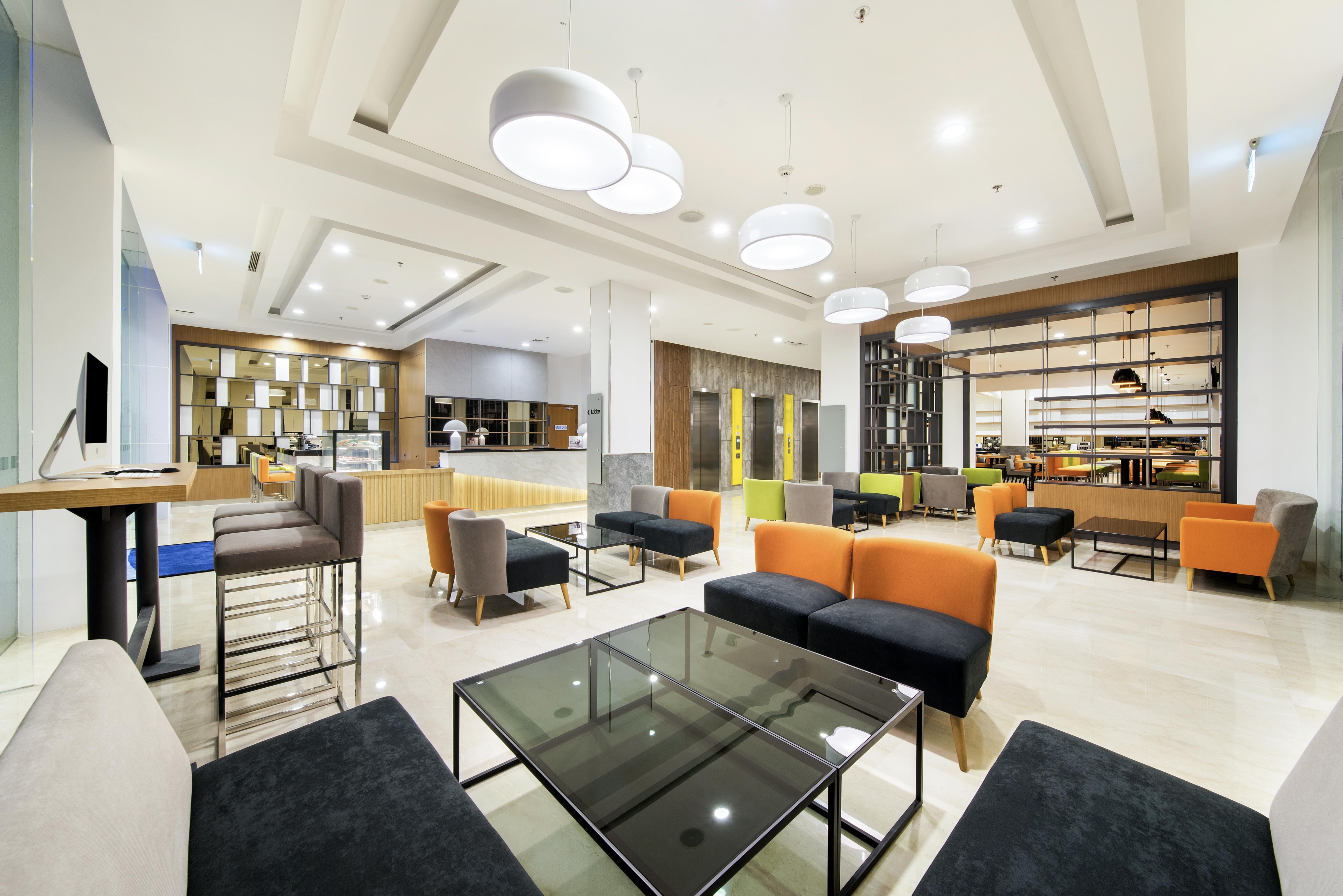 Holiday Inn Express Jakarta Matraman By Ihg Экстерьер фото