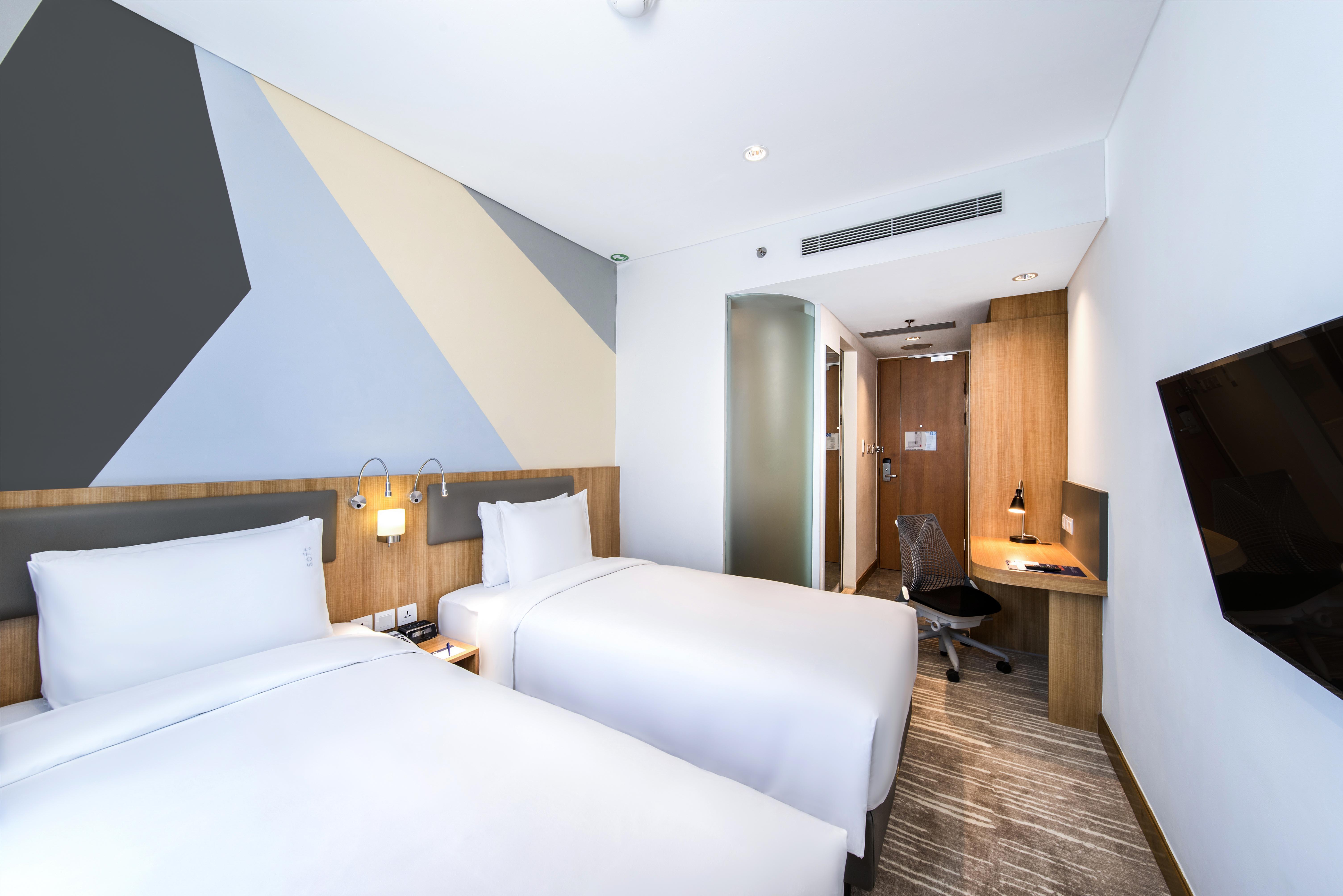 Holiday Inn Express Jakarta Matraman By Ihg Экстерьер фото