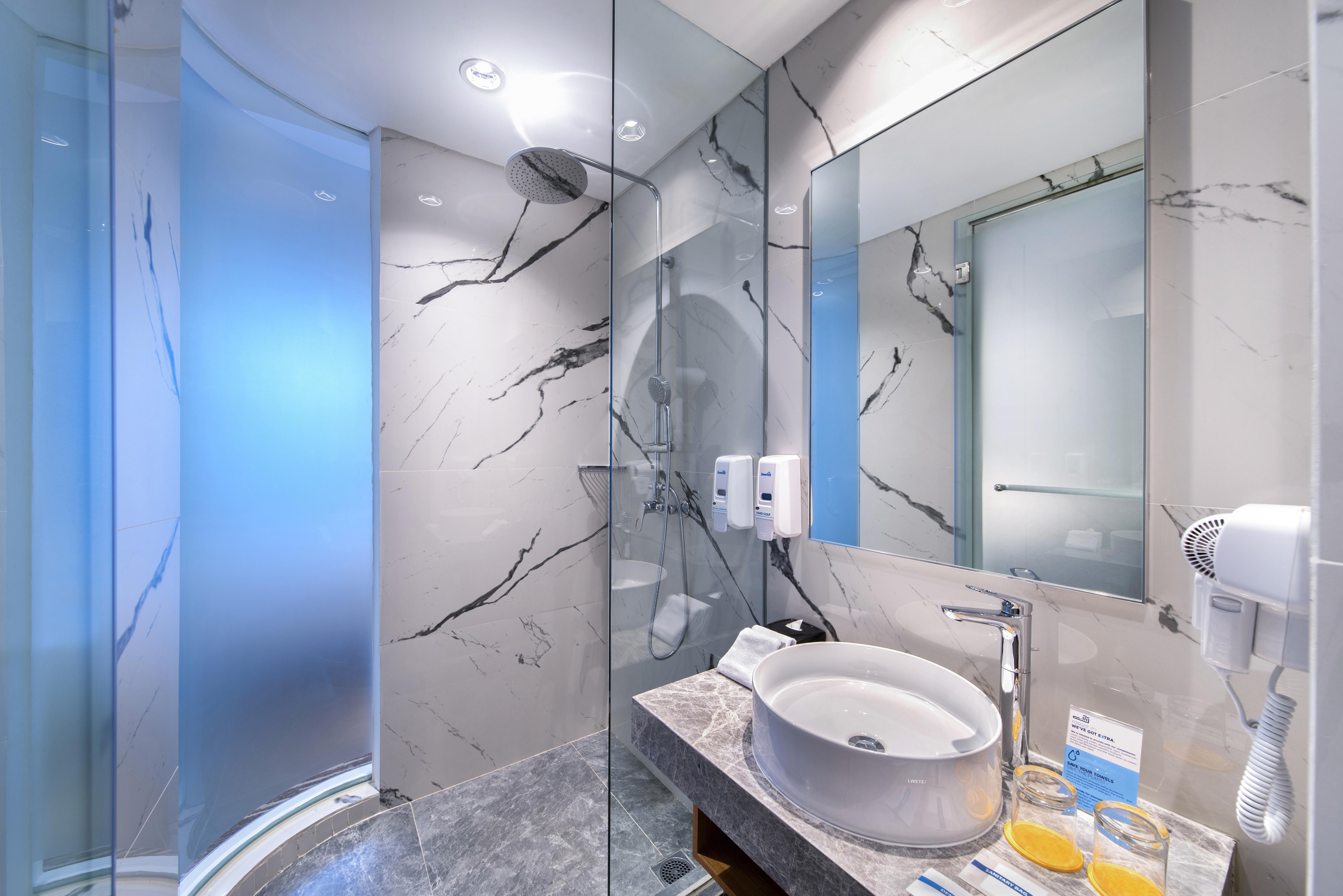 Holiday Inn Express Jakarta Matraman By Ihg Экстерьер фото