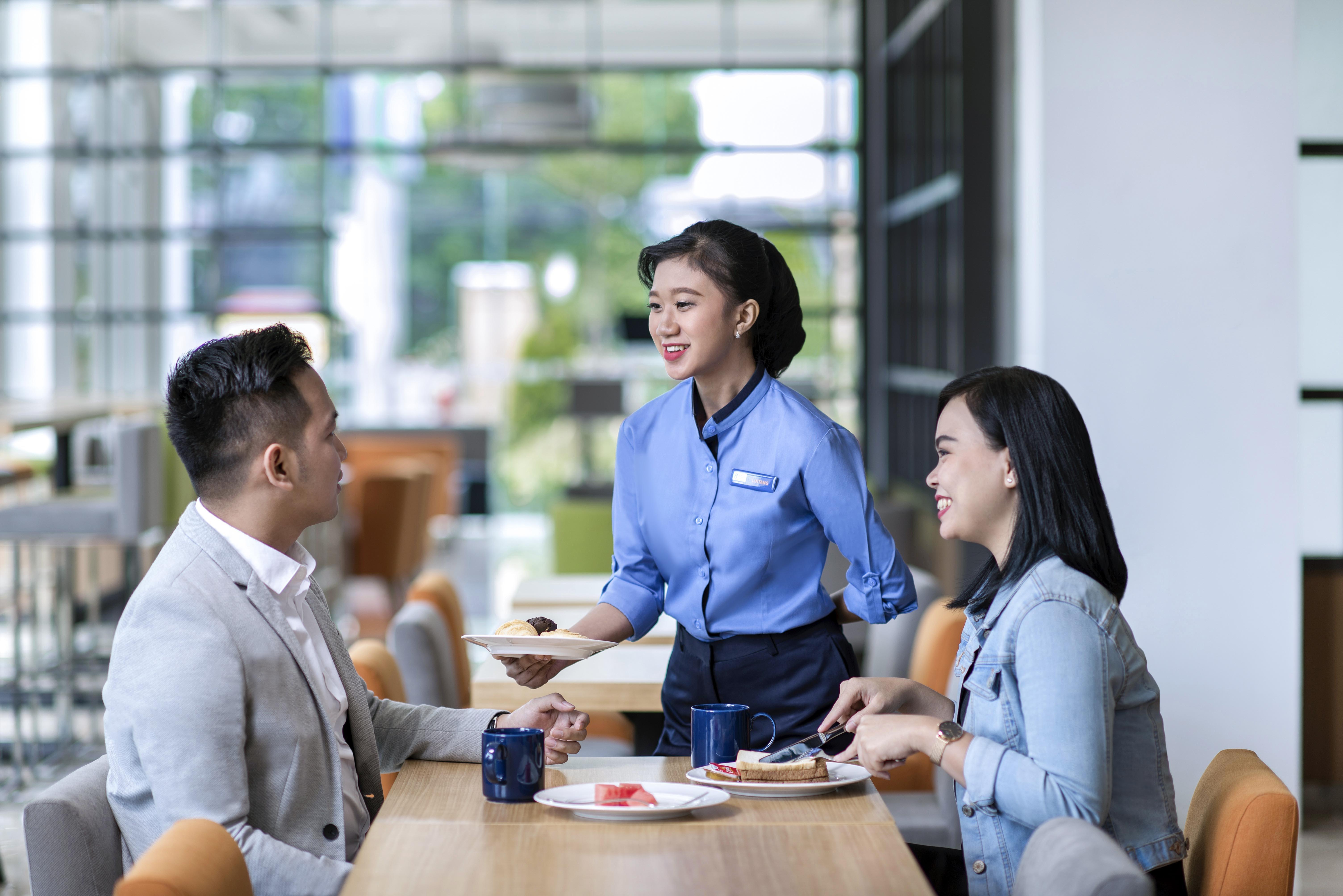 Holiday Inn Express Jakarta Matraman By Ihg Экстерьер фото