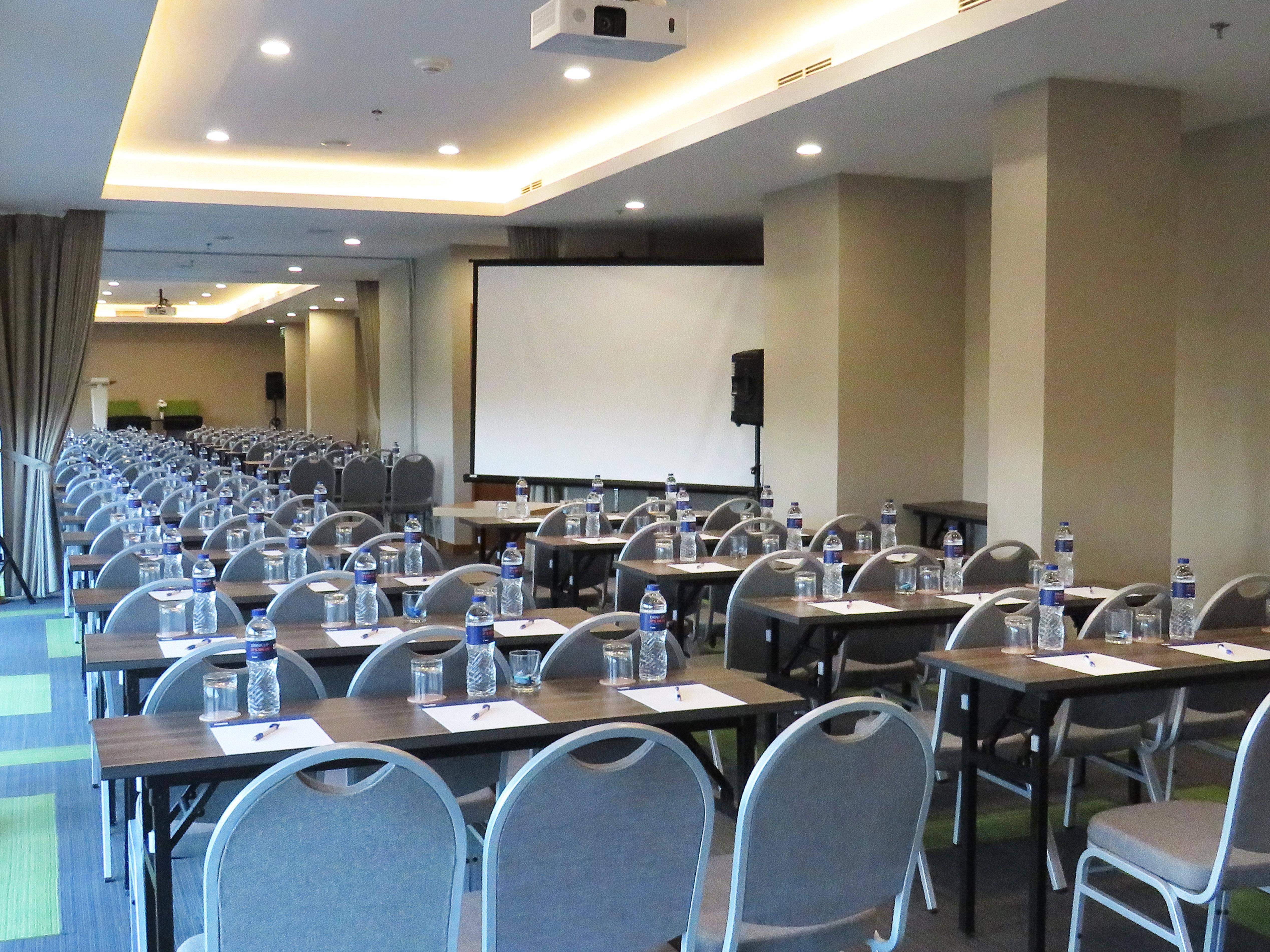 Holiday Inn Express Jakarta Matraman By Ihg Экстерьер фото