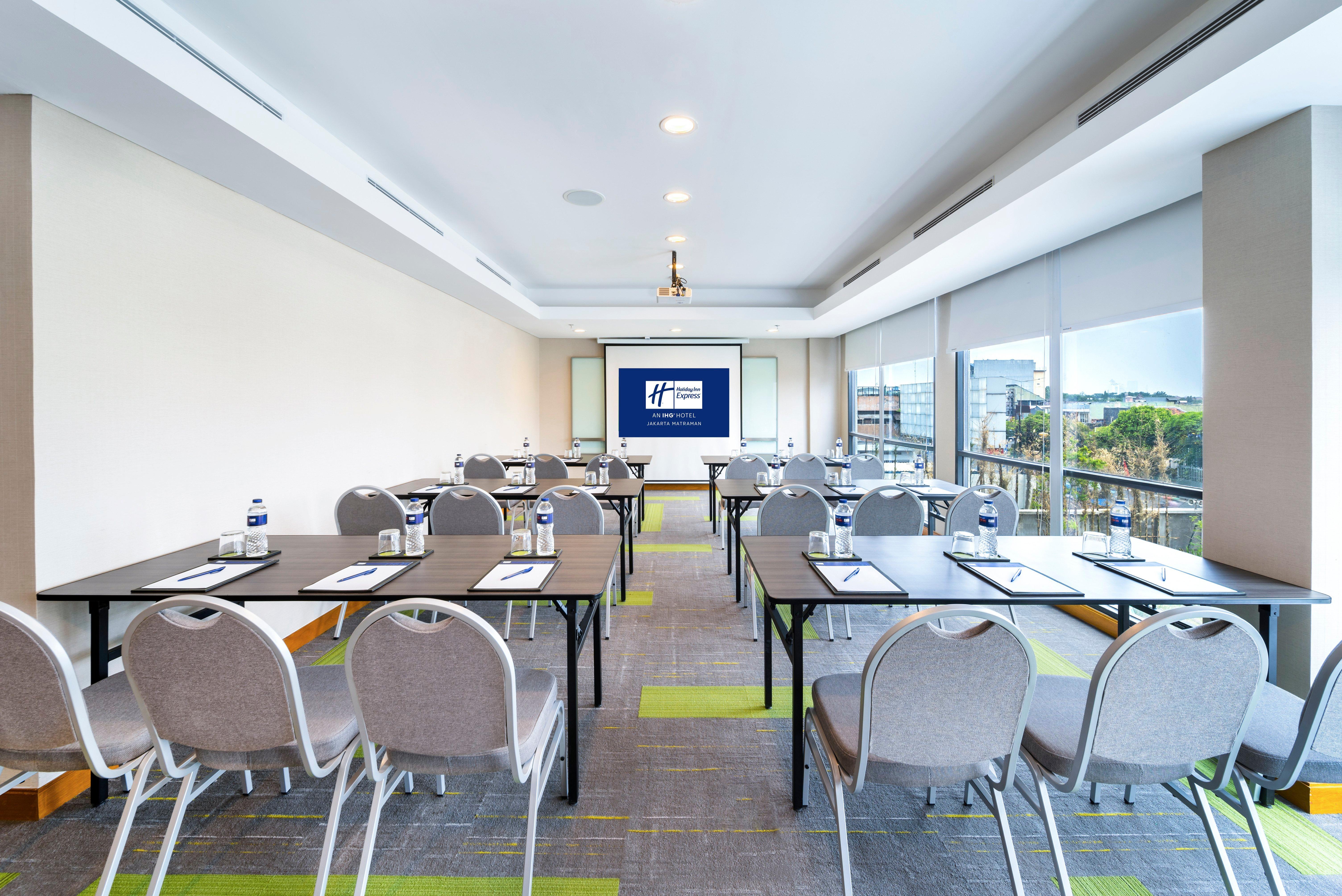 Holiday Inn Express Jakarta Matraman By Ihg Экстерьер фото