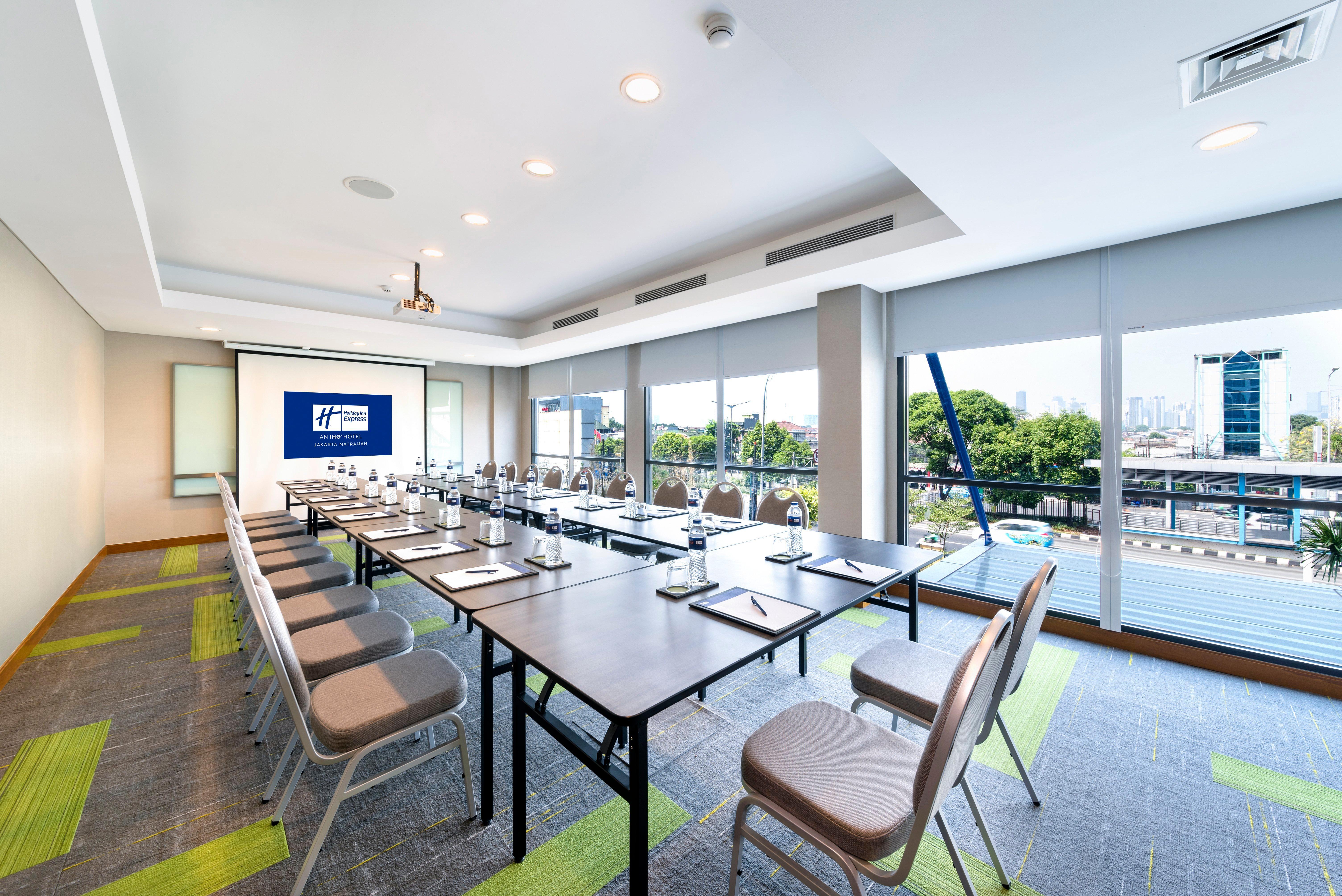 Holiday Inn Express Jakarta Matraman By Ihg Экстерьер фото