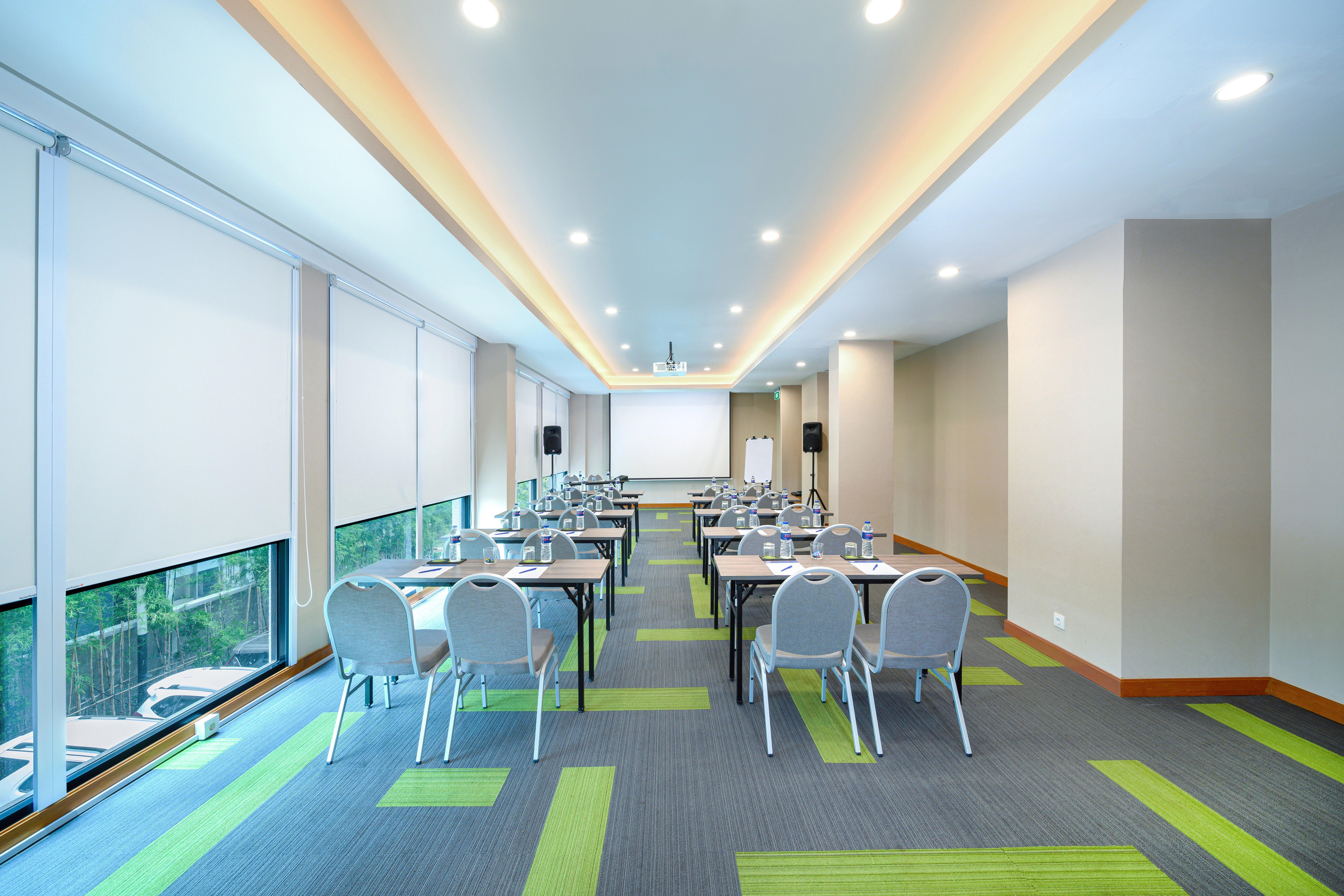 Holiday Inn Express Jakarta Matraman By Ihg Экстерьер фото