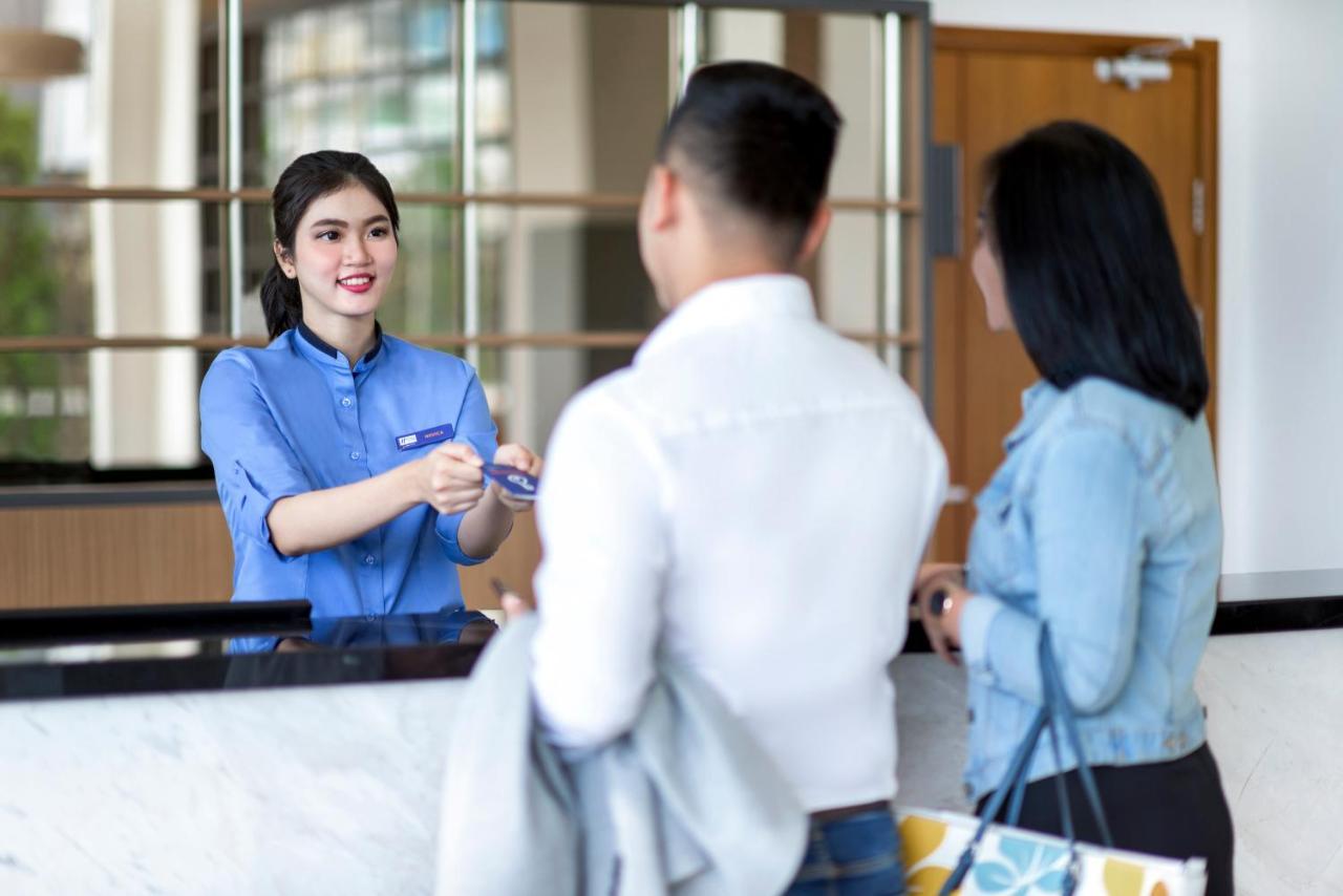 Holiday Inn Express Jakarta Matraman By Ihg Экстерьер фото