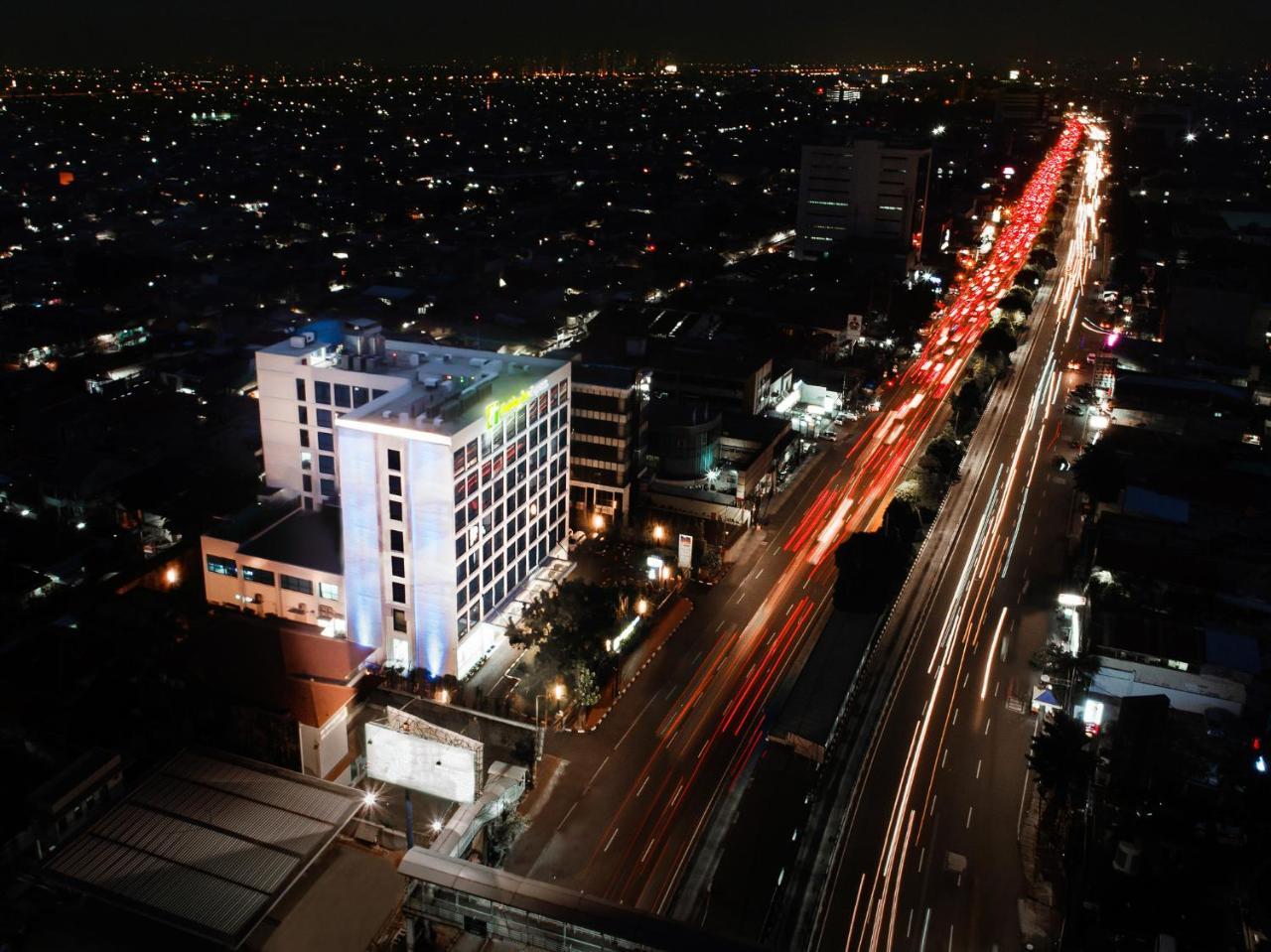 Holiday Inn Express Jakarta Matraman By Ihg Экстерьер фото